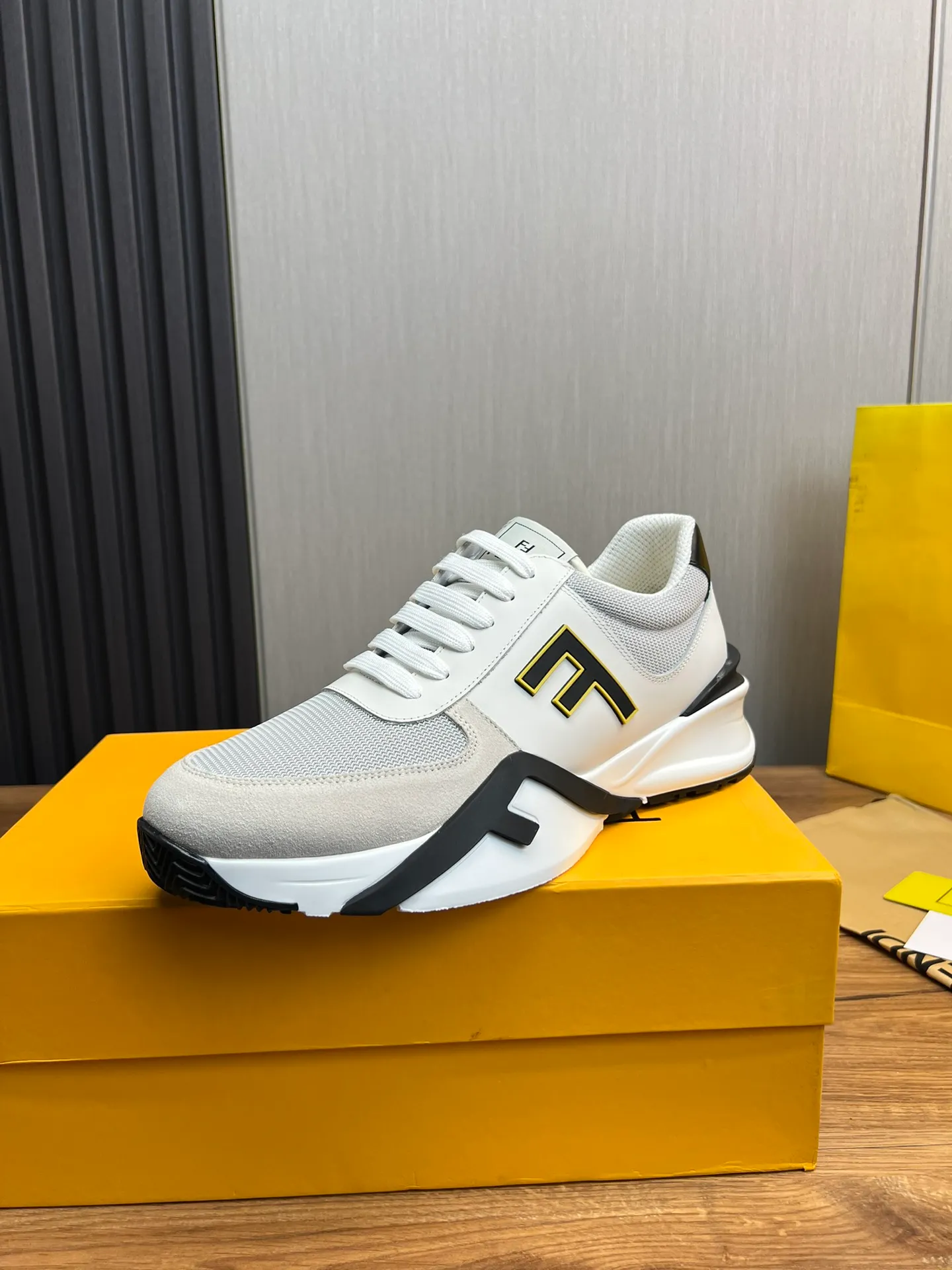 Men's shoes 💰520💰 Fendi [Fendi] hot style is on the market 🔥Fashionable casual men's shoes 🔱 Made of original cowhide + breathable mesh lining + sheepskin feet, perfect shape, top quality, you deserve it 🔜Original outsole, ultra-light, non-slip and wear-resistant 👣 Standard size 38-44 (customized in 45)
